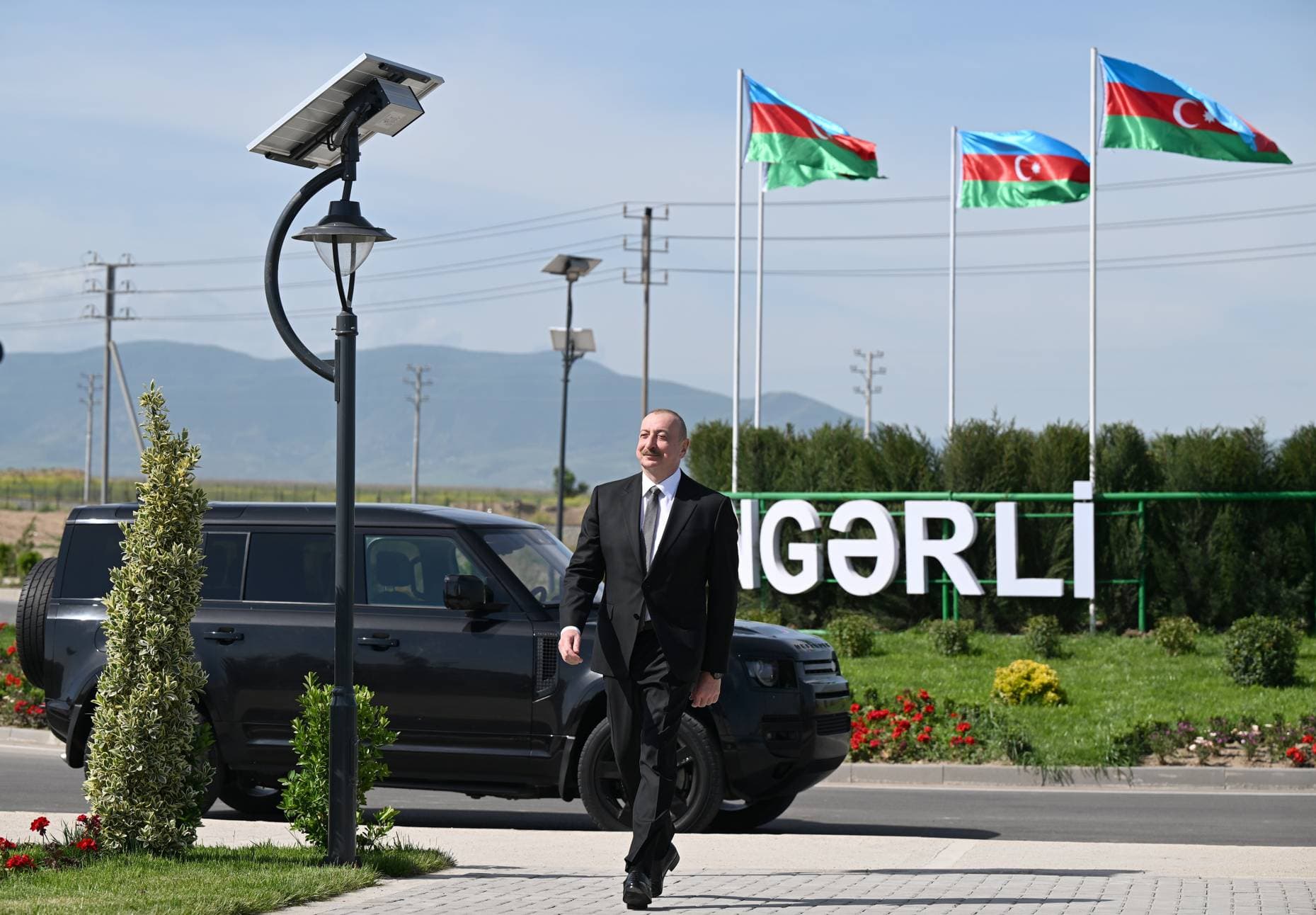 İlham Əliyev Ağdam rayonunun Kəngərli kəndinin birinci mərhələsinin açılışında iştirak edib