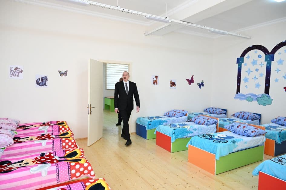 İlham Əliyev Kəngərli kənd körpələr evi-uşaq bağçasının açılışında iştirak edib